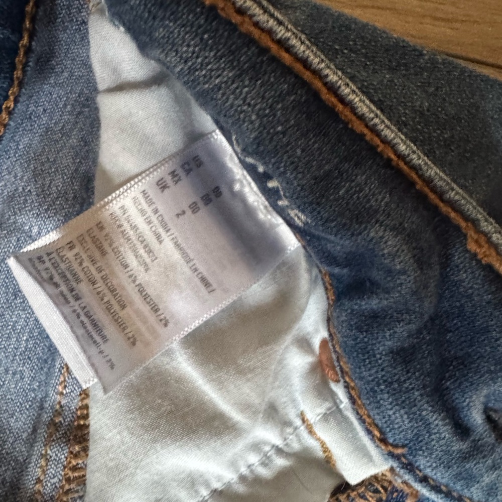 AE Shorts - Picture 3 of 4